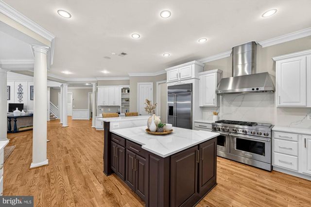2584 VINTAGE CREST LN, Oakton, VA 22124