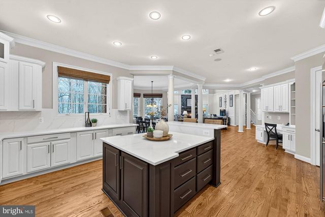 2584 VINTAGE CREST LN, Oakton, VA 22124