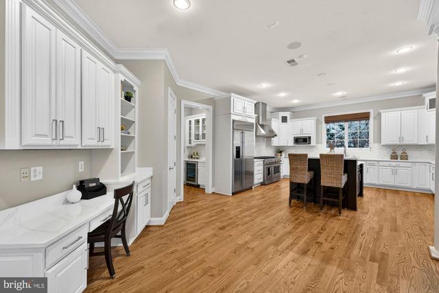 2584 VINTAGE CREST LN, Oakton, VA 22124