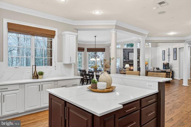 2584 VINTAGE CREST LN, Oakton, VA 22124