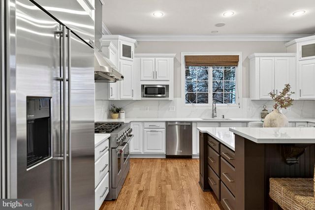 2584 VINTAGE CREST LN, Oakton, VA 22124