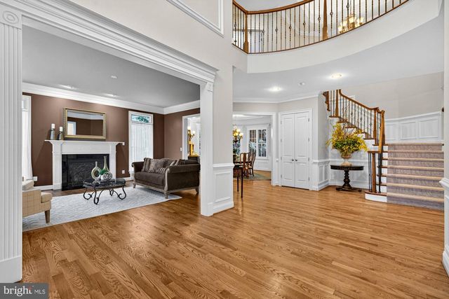 2584 VINTAGE CREST LN, Oakton, VA 22124