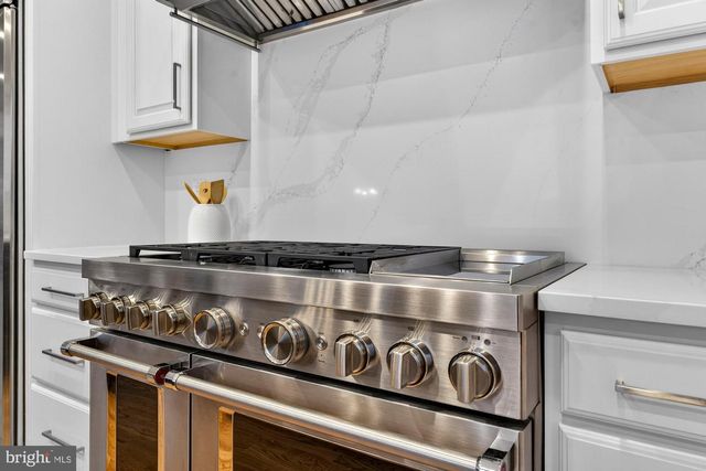 2584 VINTAGE CREST LN, Oakton, VA 22124