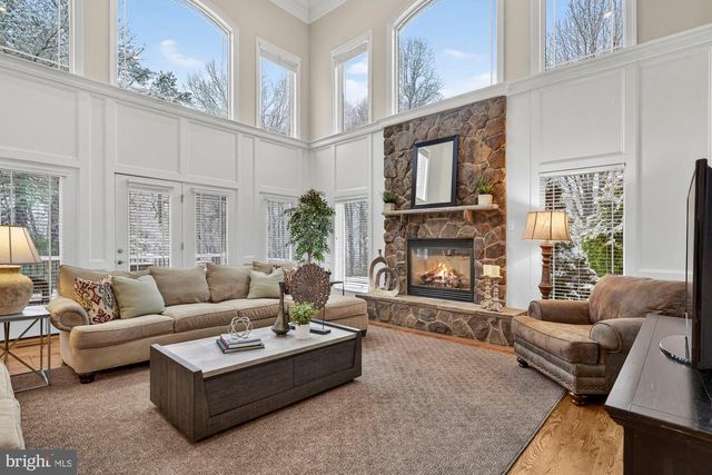 2584 VINTAGE CREST LN, Oakton, VA 22124