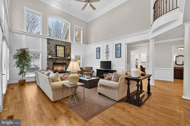 2584 VINTAGE CREST LN, Oakton, VA 22124