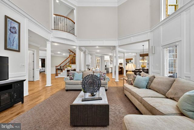 2584 VINTAGE CREST LN, Oakton, VA 22124