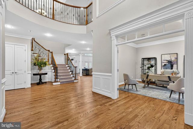 2584 VINTAGE CREST LN, Oakton, VA 22124