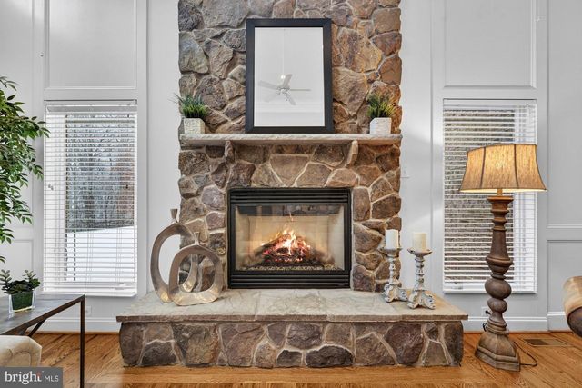 2584 VINTAGE CREST LN, Oakton, VA 22124