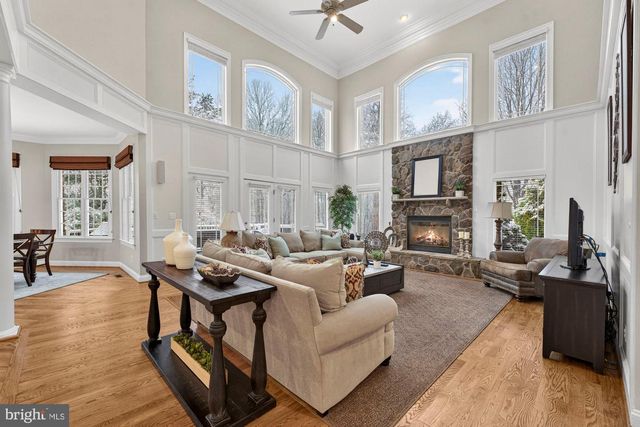 2584 VINTAGE CREST LN, Oakton, VA 22124