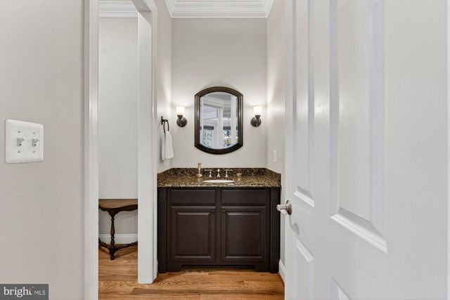 2584 VINTAGE CREST LN, Oakton, VA 22124