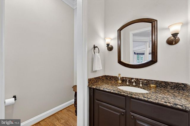 2584 VINTAGE CREST LN, Oakton, VA 22124