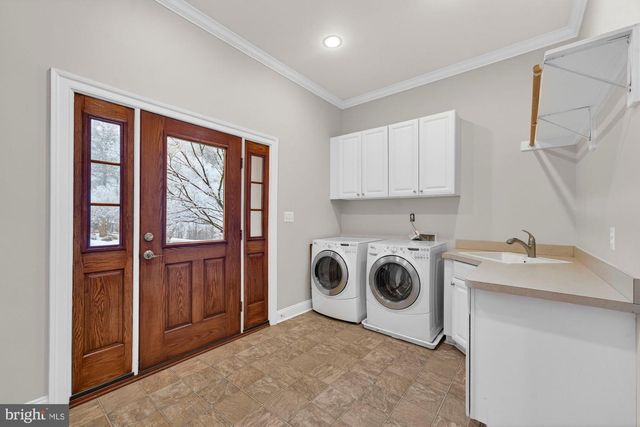 2584 VINTAGE CREST LN, Oakton, VA 22124