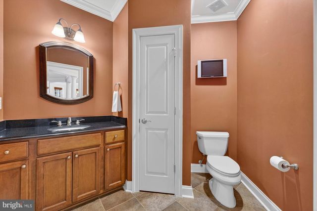 2584 VINTAGE CREST LN, Oakton, VA 22124