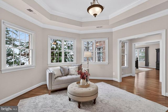 2584 VINTAGE CREST LN, Oakton, VA 22124