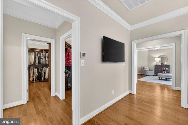 2584 VINTAGE CREST LN, Oakton, VA 22124