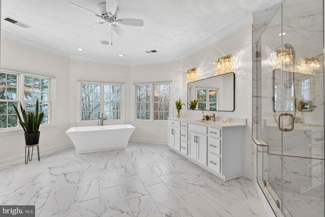 2584 VINTAGE CREST LN, Oakton, VA 22124