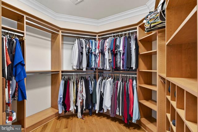 2584 VINTAGE CREST LN, Oakton, VA 22124