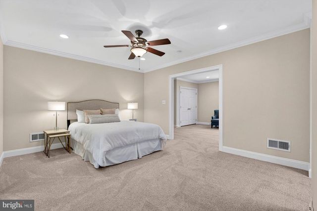 2584 VINTAGE CREST LN, Oakton, VA 22124