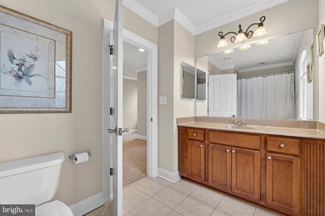 2584 VINTAGE CREST LN, Oakton, VA 22124