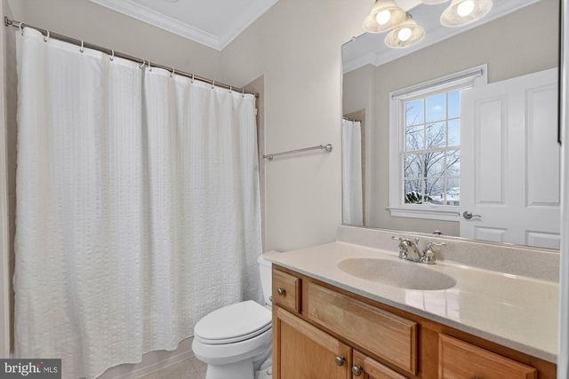 2584 VINTAGE CREST LN, Oakton, VA 22124