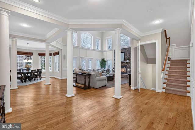 2584 VINTAGE CREST LN, Oakton, VA 22124