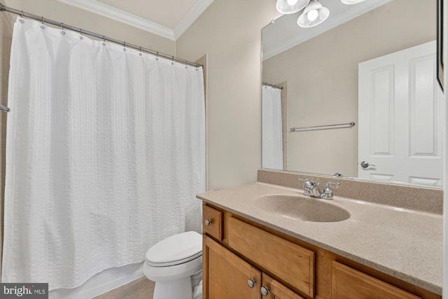 2584 VINTAGE CREST LN, Oakton, VA 22124