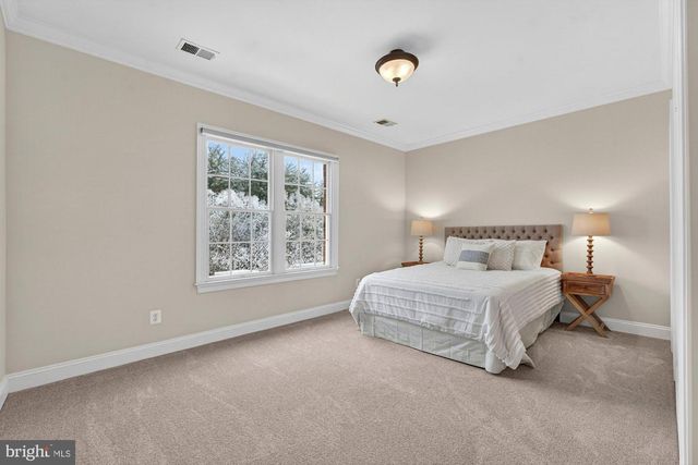 2584 VINTAGE CREST LN, Oakton, VA 22124