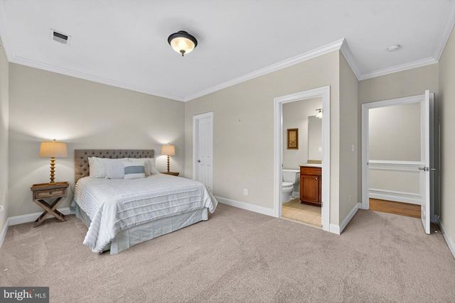 2584 VINTAGE CREST LN, Oakton, VA 22124