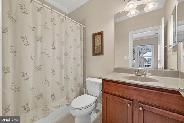 2584 VINTAGE CREST LN, Oakton, VA 22124