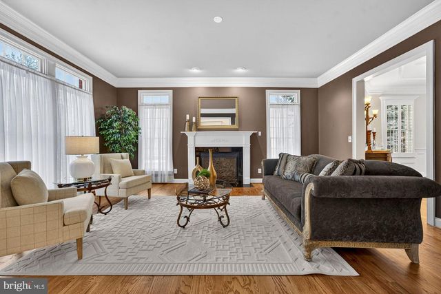 2584 VINTAGE CREST LN, Oakton, VA 22124