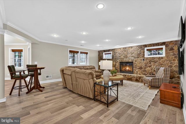 2584 VINTAGE CREST LN, Oakton, VA 22124