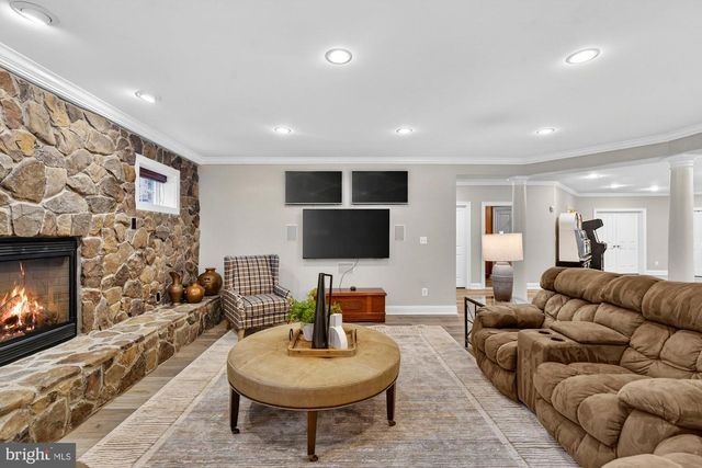 2584 VINTAGE CREST LN, Oakton, VA 22124