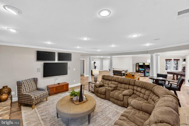 2584 VINTAGE CREST LN, Oakton, VA 22124