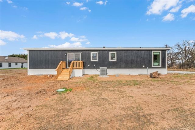 5824 Thousand Oaks Drive, Joshua, TX 76058