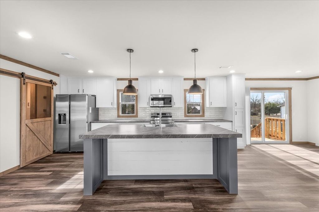 5824 Thousand Oaks Drive, Joshua, TX 76058