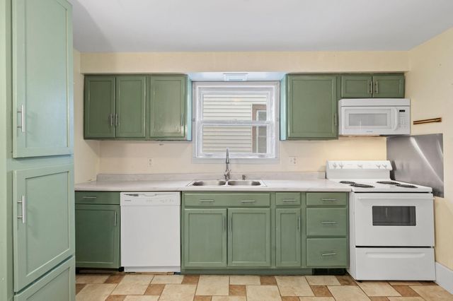 952 Western Avenue N, Saint Paul, MN 55117