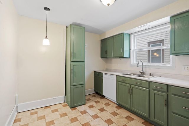 952 Western Avenue N, Saint Paul, MN 55117