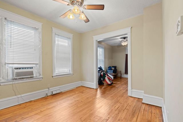 952 Western Avenue N, Saint Paul, MN 55117