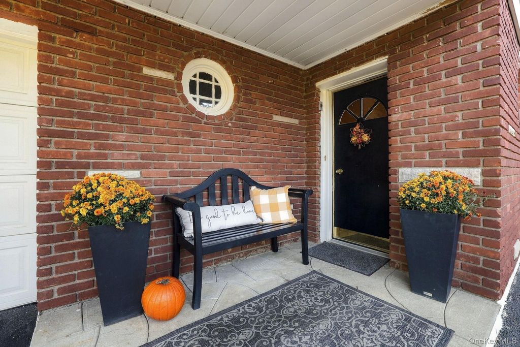 33 Virginia Lane, Thornwood, NY 10594 — photo 4