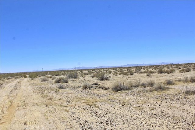 1111 Santa Fe Trail, Adelanto, CA 92301