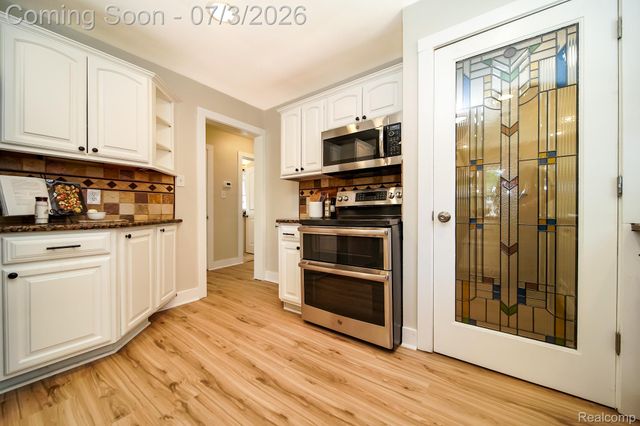 8076 Winona Avenue, Allen Park, MI 48101