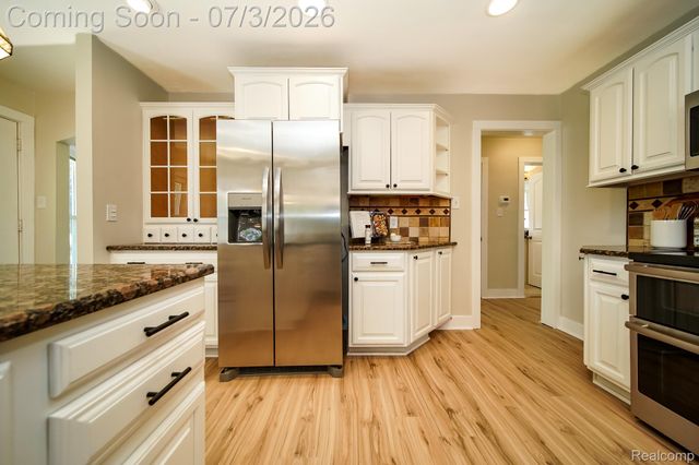 8076 Winona Avenue, Allen Park, MI 48101