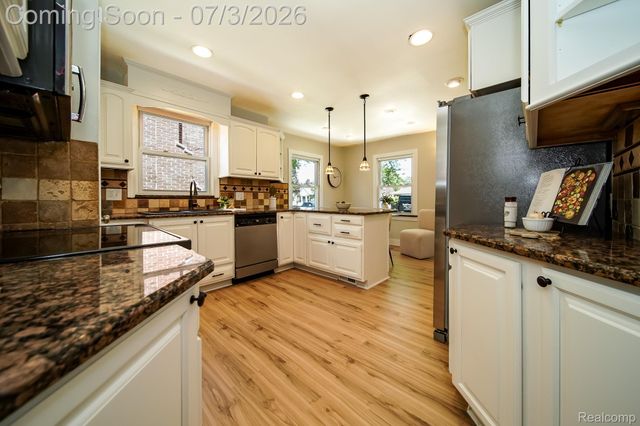 8076 Winona Avenue, Allen Park, MI 48101