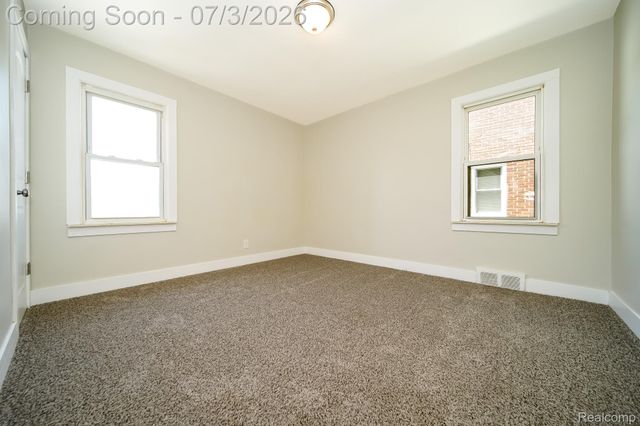 8076 Winona Avenue, Allen Park, MI 48101