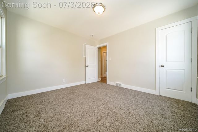 8076 Winona Avenue, Allen Park, MI 48101