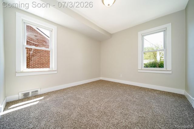 8076 Winona Avenue, Allen Park, MI 48101