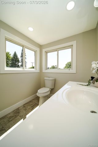8076 Winona Avenue, Allen Park, MI 48101
