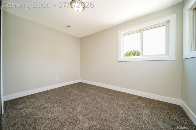 8076 Winona Avenue, Allen Park, MI 48101