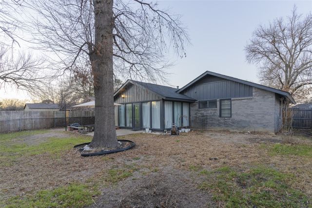 1620 W Northgate Drive, Irving, TX 75062