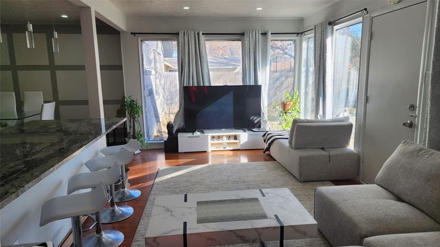 1620 W Northgate Drive, Irving, TX 75062